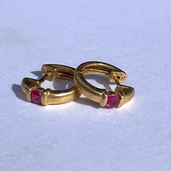 Vintage Luxe 14k Gold Huggie Hoops with Rubies - Picture 2 of 9